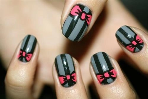 7 kiểu móng tay kẻ sọc cho nàng công sở cá tính