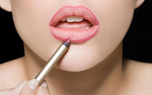 Bạn nữ có chắc mình đã biết viền môi đúng cách