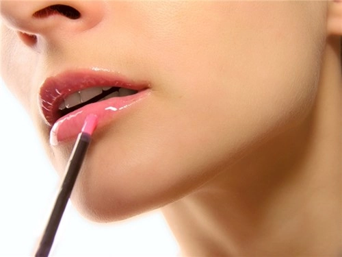 Bạn nữ có chắc mình đã biết viền môi đúng cách