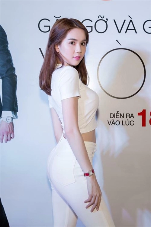 Cách diện trang phục trắng đẹp tinh khôi như ngọc trinh