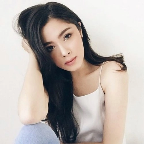 Mày cong mi dài như katun