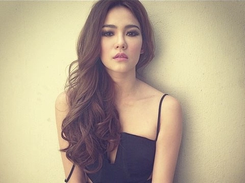 Mày cong mi dài như katun