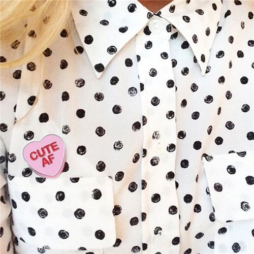 Những stickers đáng yêu nên có ngay trong tủ đồ của nàng