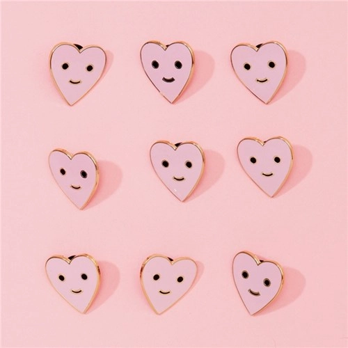 Những stickers đáng yêu nên có ngay trong tủ đồ của nàng