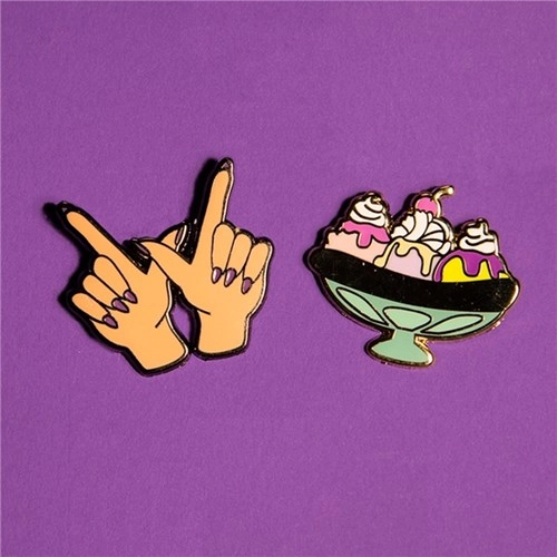 Những stickers đáng yêu nên có ngay trong tủ đồ của nàng
