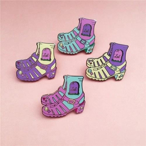 Những stickers đáng yêu nên có ngay trong tủ đồ của nàng