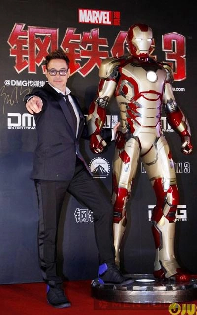 robert downey jr iron man quý ông lịch lãm mê giày sneaker