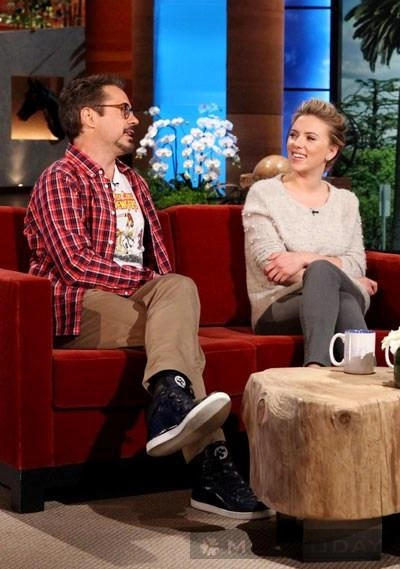 robert downey jr iron man quý ông lịch lãm mê giày sneaker