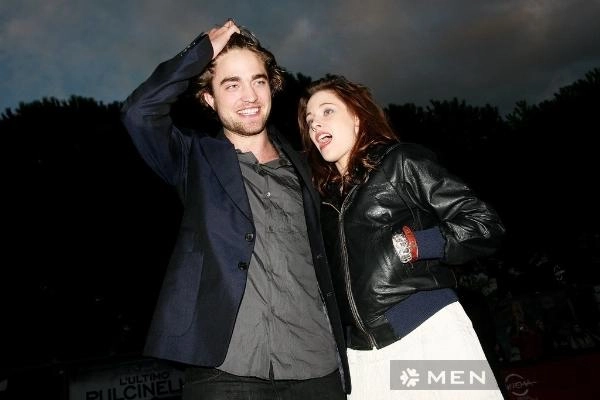 Tạo dáng cộp mác ma cà rồng robert pattison