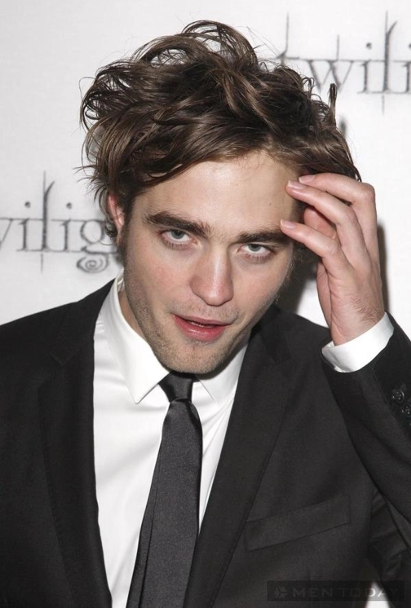 Tạo dáng cộp mác ma cà rồng robert pattison