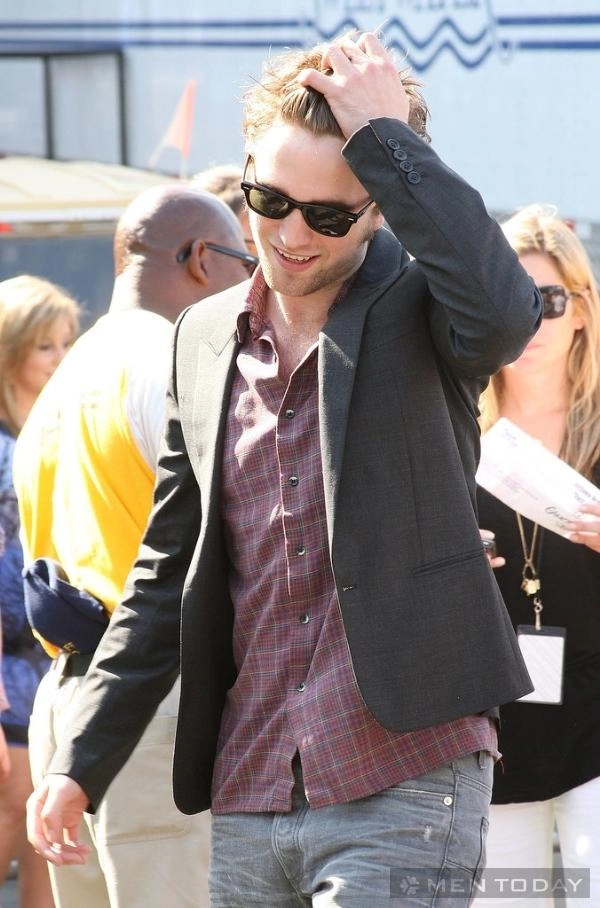 Tạo dáng cộp mác ma cà rồng robert pattison
