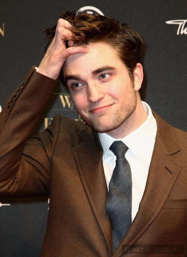 Tạo dáng cộp mác ma cà rồng robert pattison