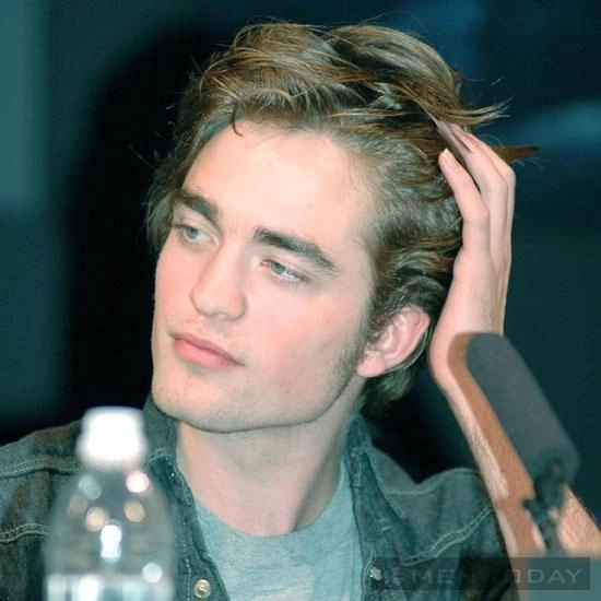Tạo dáng cộp mác ma cà rồng robert pattison