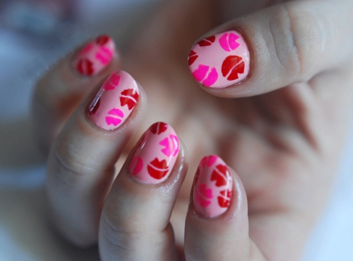 10 mẫu nail họa tiết hình trái tim đỏ đẹp độc đáo