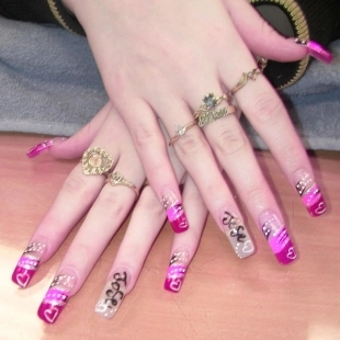 10 mẫu nail họa tiết hình trái tim đỏ đẹp độc đáo