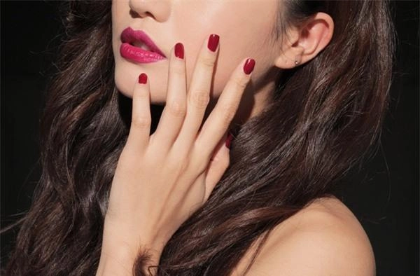9 gam màu nail hot nhất mọi thời đại