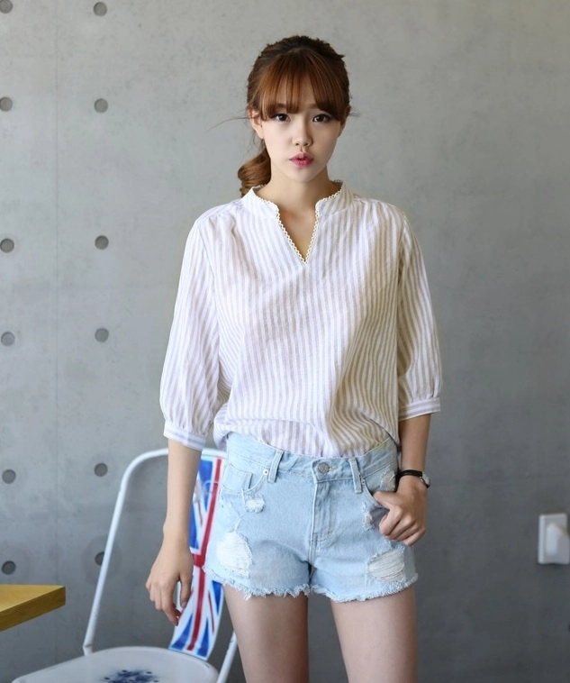 Áo sơ mi nữ kẻ sọc item đang làm mưa làm gió sàn diễn