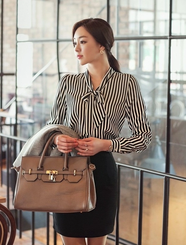 Áo sơ mi nữ kẻ sọc item đang làm mưa làm gió sàn diễn