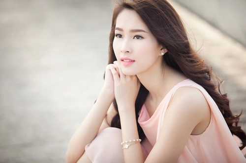 Cách trang điểm đẹp rạng ngời như hoa hậu đặng thu thảo