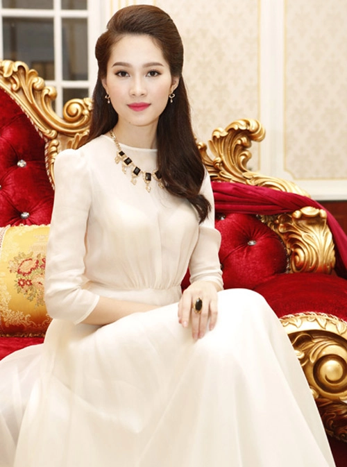 Cách trang điểm đẹp rạng ngời như hoa hậu đặng thu thảo
