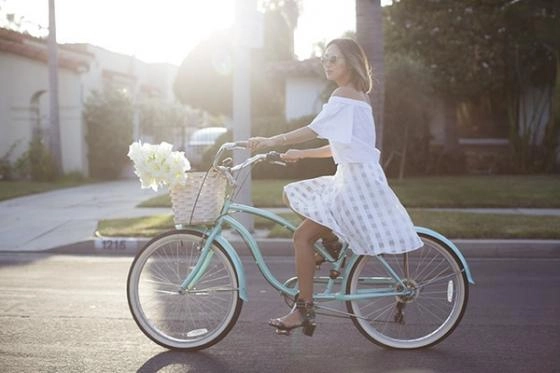 Chân váy midi nhẹ nhàng mà tinh tế giành cho phái đẹp