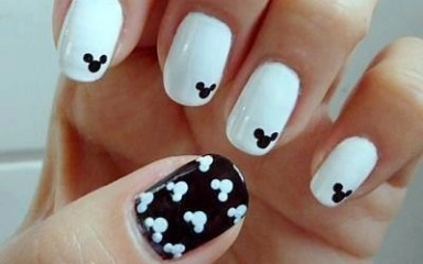 Mẫu móng tay họa tiết đơn giản cho nàng móng tay ngắn