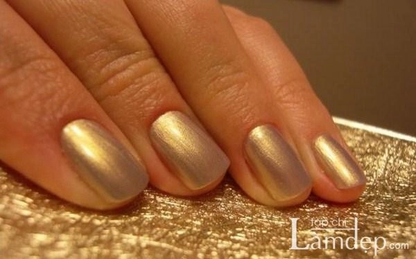 Những mẫu nail màu metallic đẹp độc đáo 