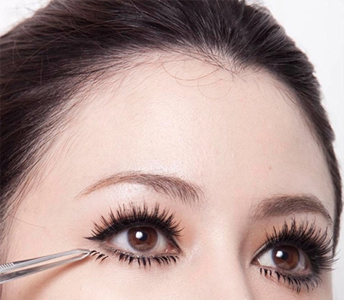 Những thói quen không tốt mà các nàng nên tránh khi trang điểm