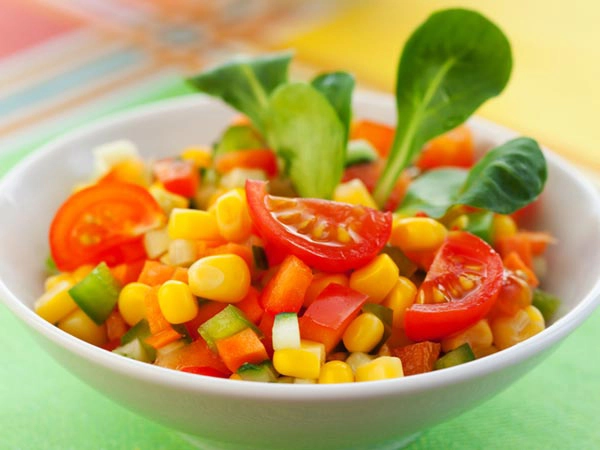 Thực đơn ăn kiêng khoa học với 4 món salad