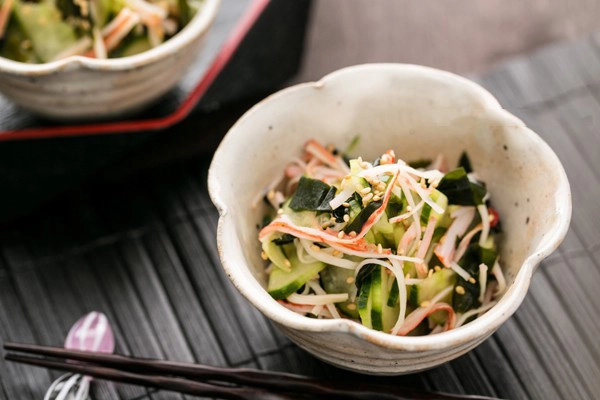 Thực đơn ăn kiêng khoa học với 4 món salad