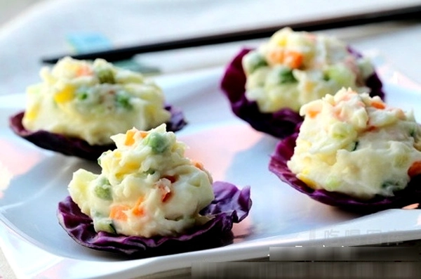 Thực đơn ăn kiêng khoa học với 4 món salad