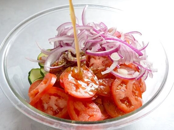 Thực đơn ăn kiêng khoa học với 4 món salad