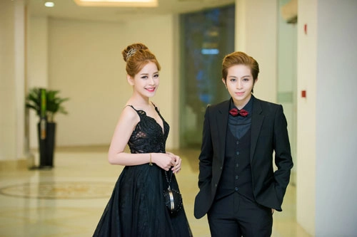Tóc búi cao đẹp sang trọng của chi pu