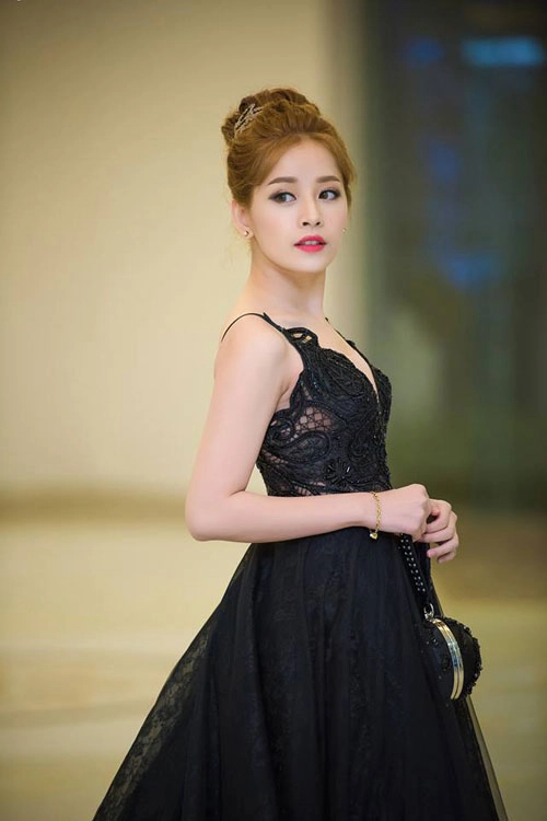 Tóc búi cao đẹp sang trọng của chi pu