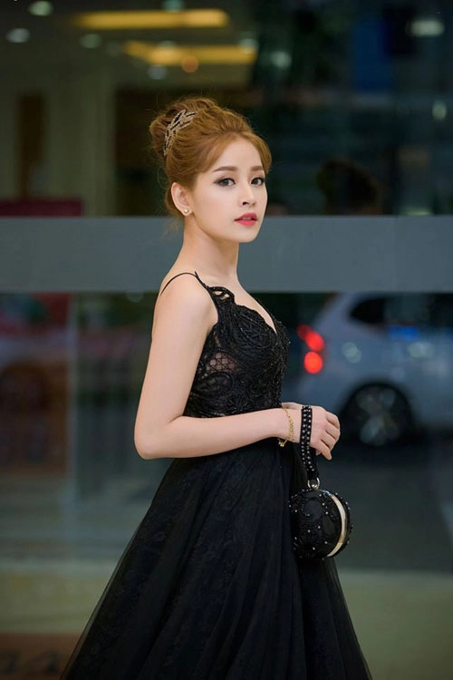 Tóc búi cao đẹp sang trọng của chi pu