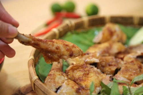 Độc đáo món ngon gà nướng mắm ruốc ở sài thành