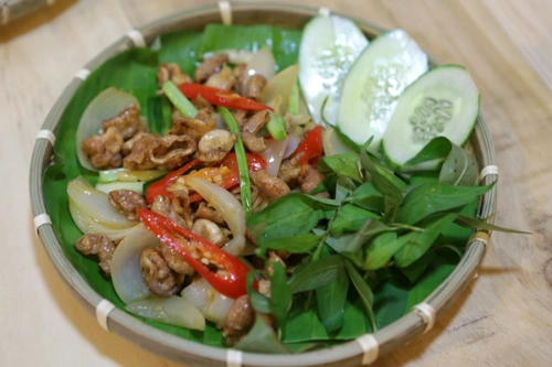 Độc đáo món ngon gà nướng mắm ruốc ở sài thành