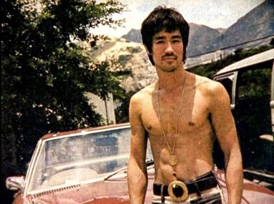 Theo đuổi phong cách thời trang như bruce lee