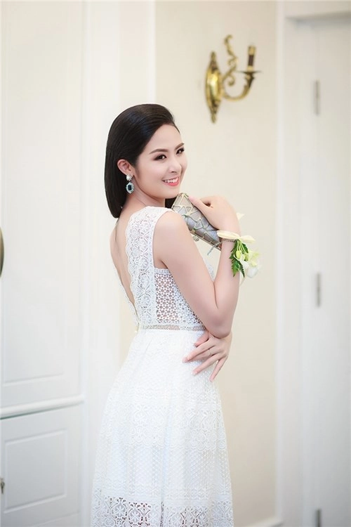Ngọc hân tú anh xinh như tiên nữ với váy áo trắng tinh