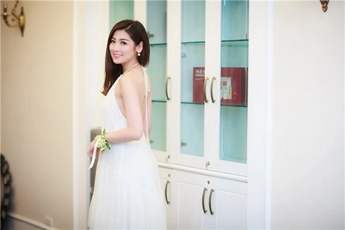 Ngọc hân tú anh xinh như tiên nữ với váy áo trắng tinh