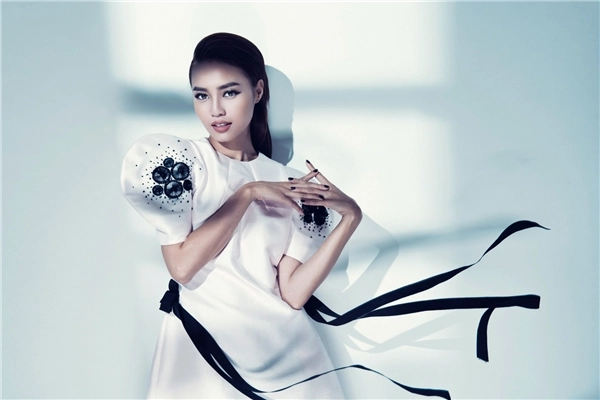 Ninh dương lan ngọc sexy hết cỡ với váy áo mỏng tang