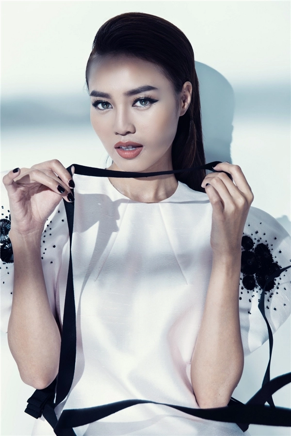 Ninh dương lan ngọc sexy hết cỡ với váy áo mỏng tang