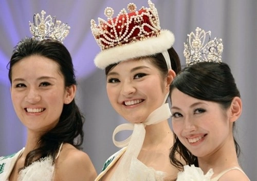 Những hoa hậu quốc tế bị chê tơi tả sau khi đăng quang