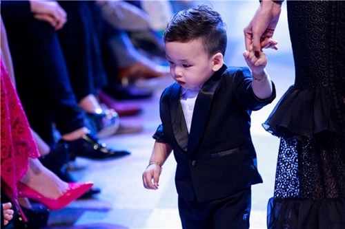 Các nhóc tì nhà sao việt trình diễn catwalk cực đáng yêu và chất