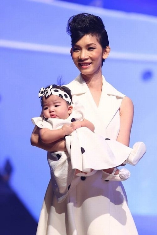Các nhóc tì nhà sao việt trình diễn catwalk cực đáng yêu và chất