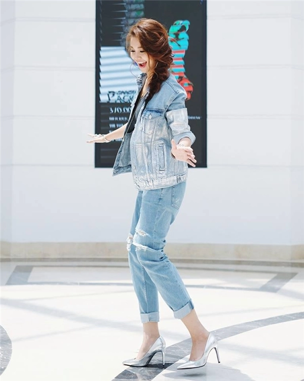 Phạm hương hồ hà đọ eo thắt chân dài gợi cảm