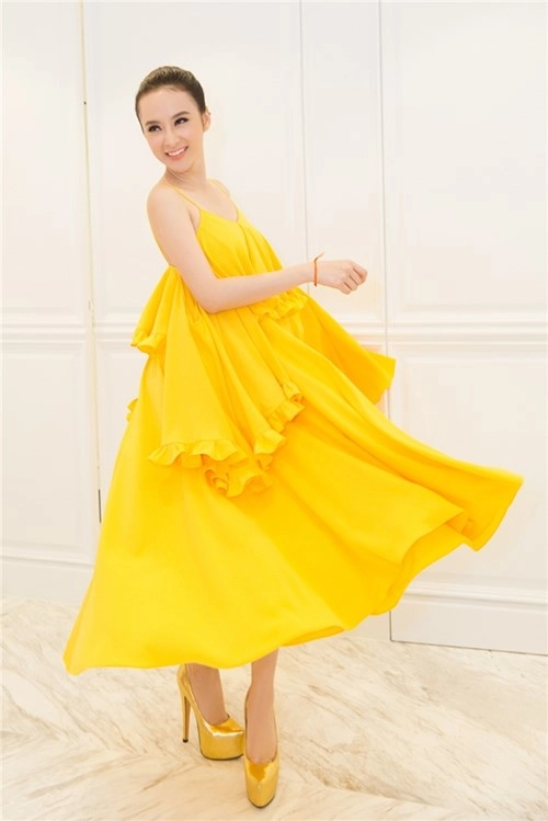 Angela phương trinh với thời trang show diễn xuân-hè