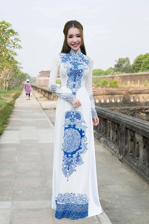 Elly trần diện áo dài xưa và nay khác nhau một trời một vực