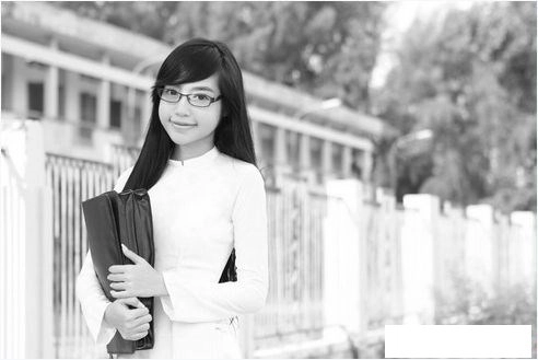 Elly trần diện áo dài xưa và nay khác nhau một trời một vực
