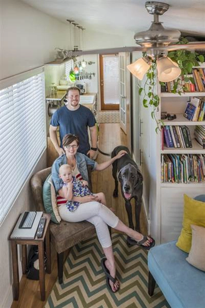 Gia đình bốn người sống thoải mái trong nhà 18 m2